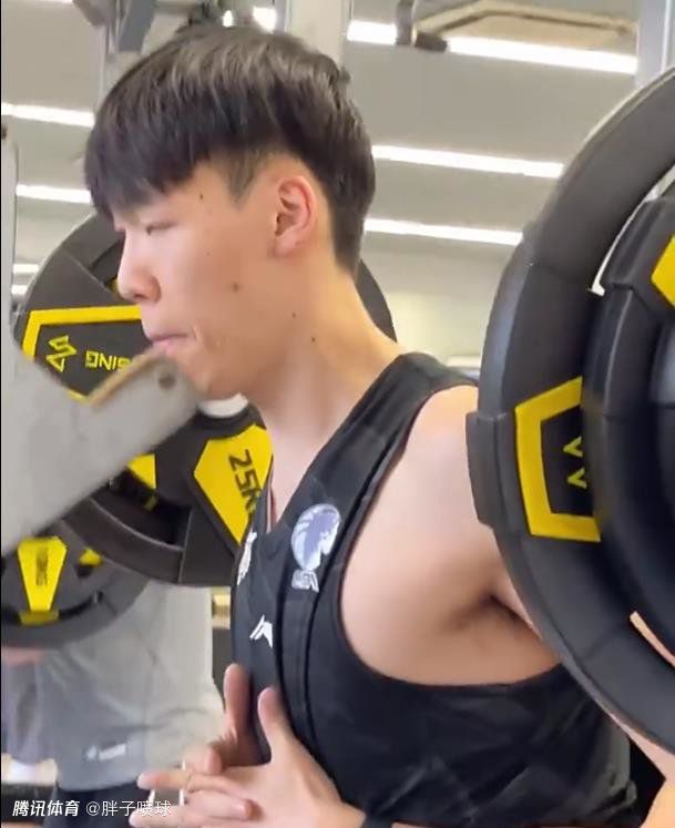 美女扒开尿口让男人捅视频网站